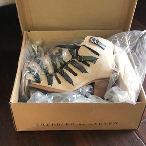 Freebies by Steve Madden Quinn boots